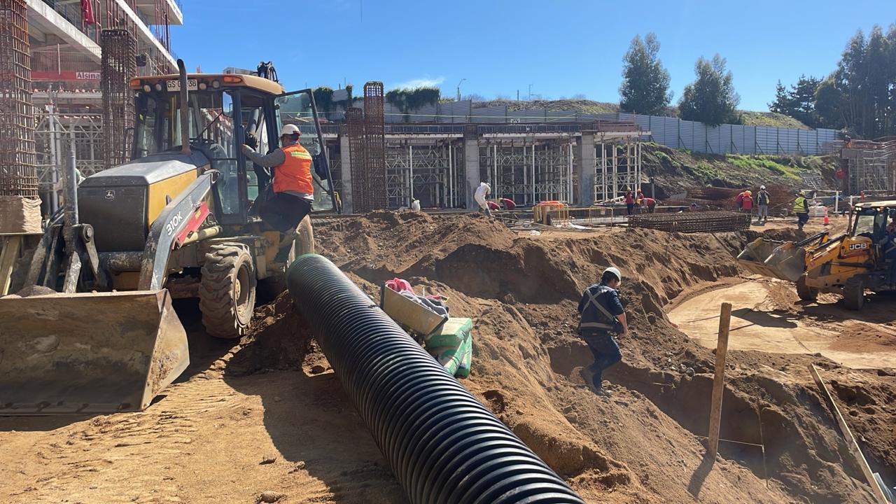Instalación de aguas lluvias en el Hospital de Constitución